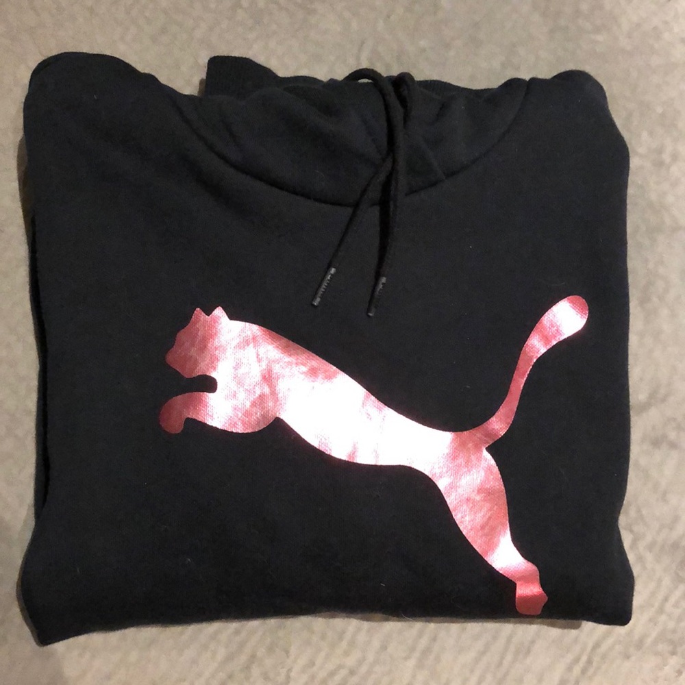 Size Large fitted Puma Sweatshirt